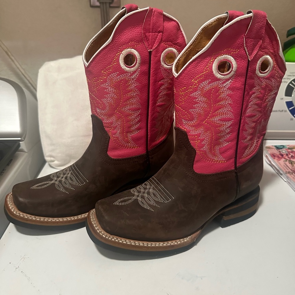 Girls pink and brown cowgirl boots